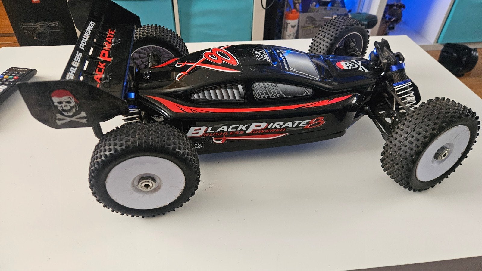 t2m Black Pirate 8  Brushless 70 kmh 1 / 10, Hobby en Vrije tijd, Modelbouw | Radiografisch | Auto's, Elektro, Gebruikt, Auto offroad