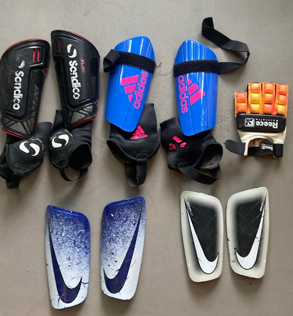 Hockey en voetbal scheenbeschermers en handschoen, Ophalen of Verzenden, Gebruikt, Overige typen
