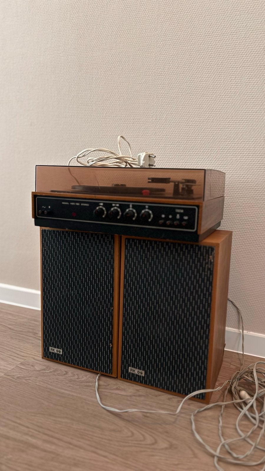 Vintage Tesla NZC 130 Stereo Platenspeler met Speakers, Ophalen, Gebruikt, Platenspeler, Overige merken