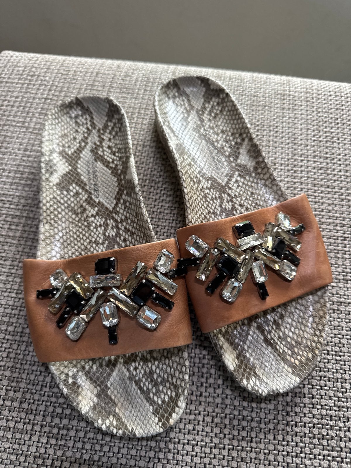 Prachtige Kennel & Schmenger slippers maat 41, Kleding | Dames, Schoenen, Ophalen of Verzenden, Gedragen, Overige kleuren, Slippers