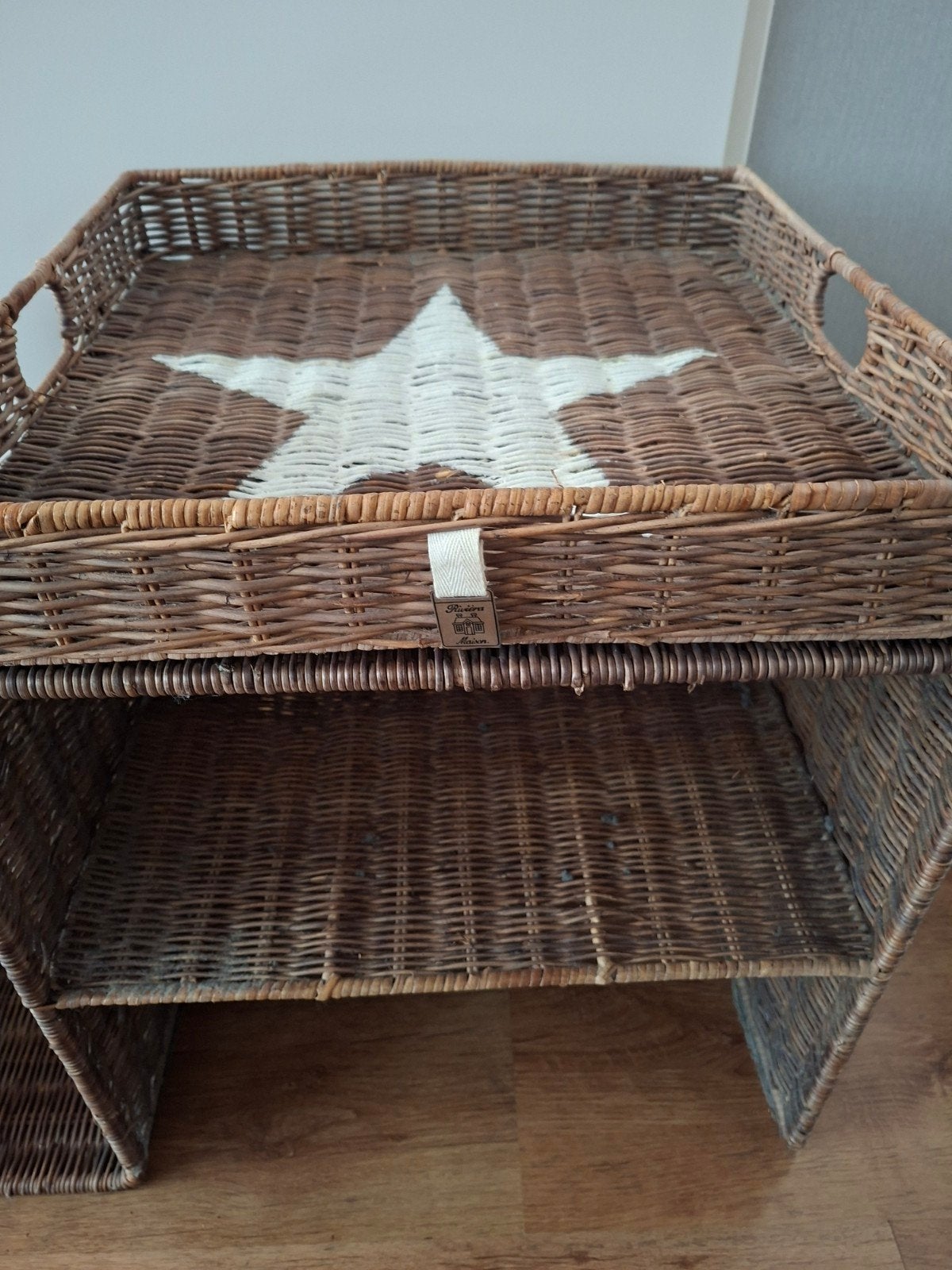 Riviera maison rattan bijzettafeltje ZATERDAG 15 AUG €100,-, Ophalen