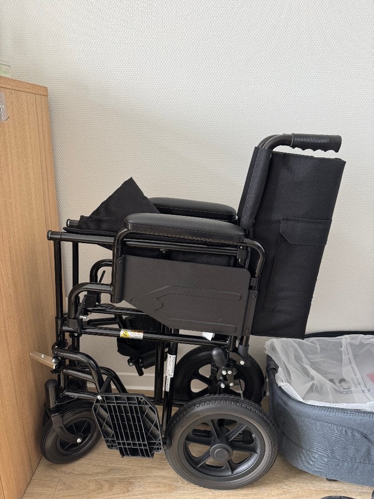 Opvouwbare Rolstoel Folding Wheelchair, Ophalen of Verzenden, Inklapbaar, Zo goed als nieuw, Duwrolstoel