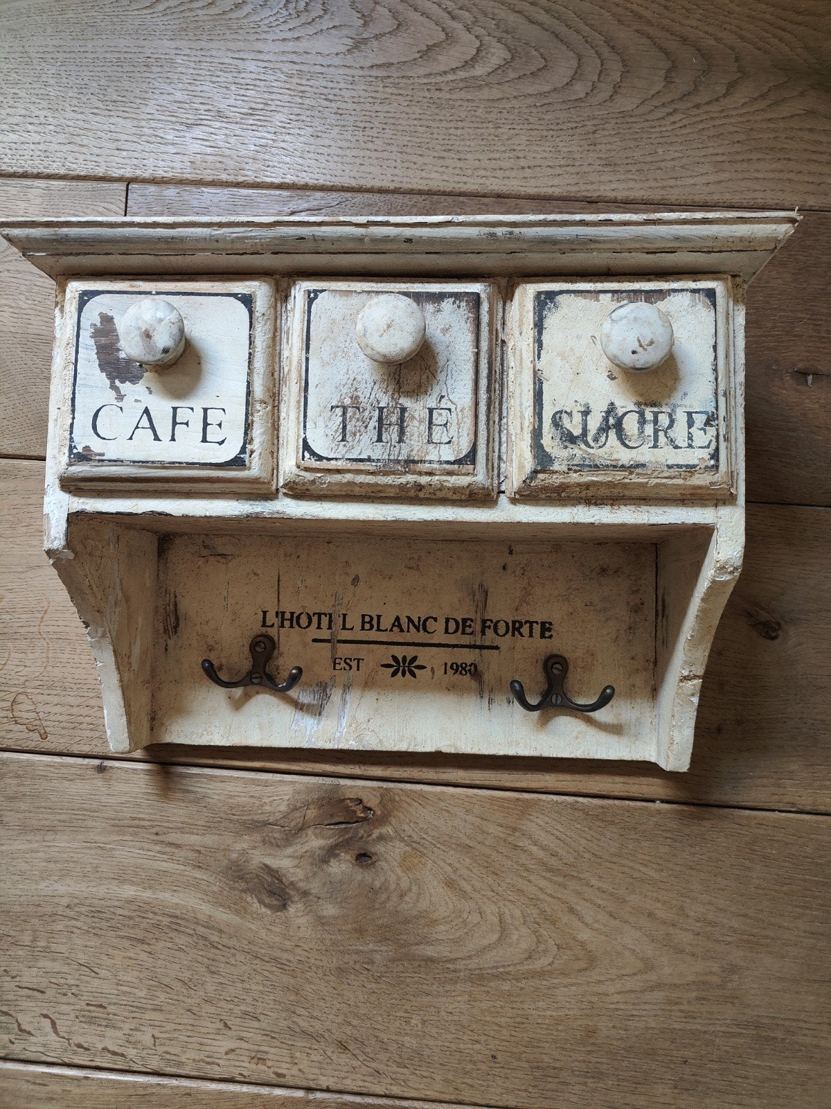 Frans wandkastje, Huis en Inrichting, Woonaccessoires | Wandplanken en Boekenplanken, Ophalen of Verzenden