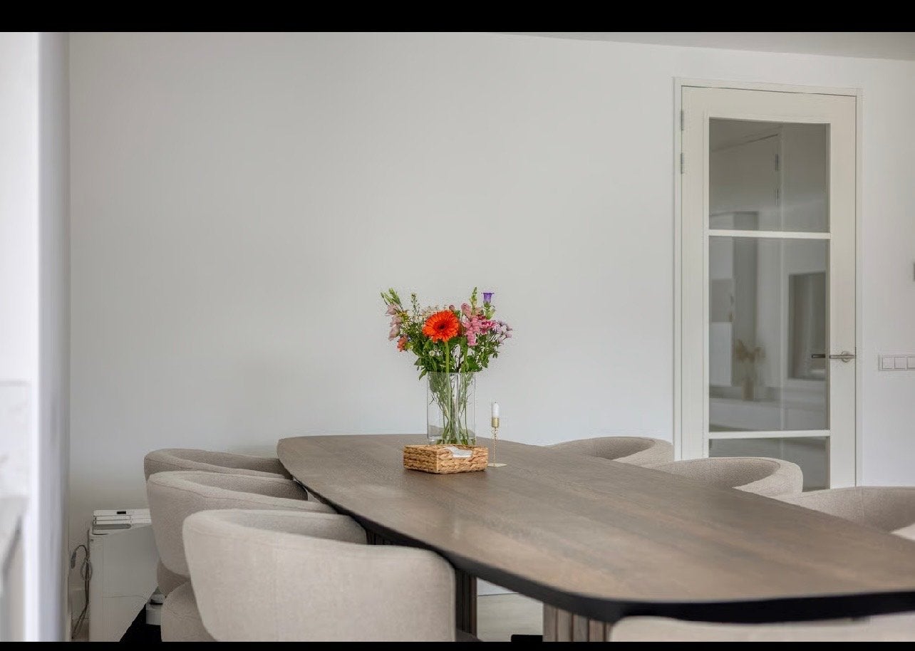 Luxe eettafel 340 cm + 7 draaistoelen | Wonen op 10., Ophalen, Zo goed als nieuw, 6 tot 8 stoelen