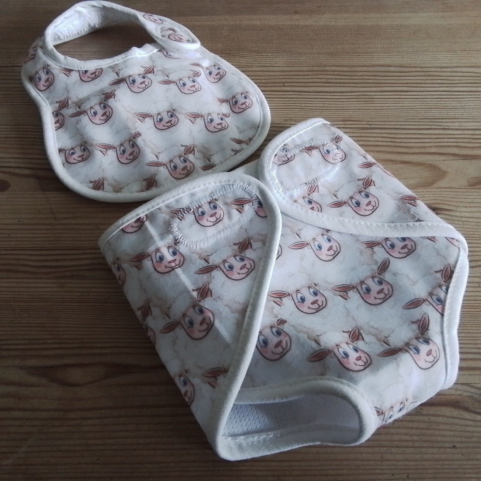 Poppenkleertjes    " SCHAPEN-SETJE "   LUIER  en  SLAB, Ophalen of Verzenden, Nieuw, Babypop