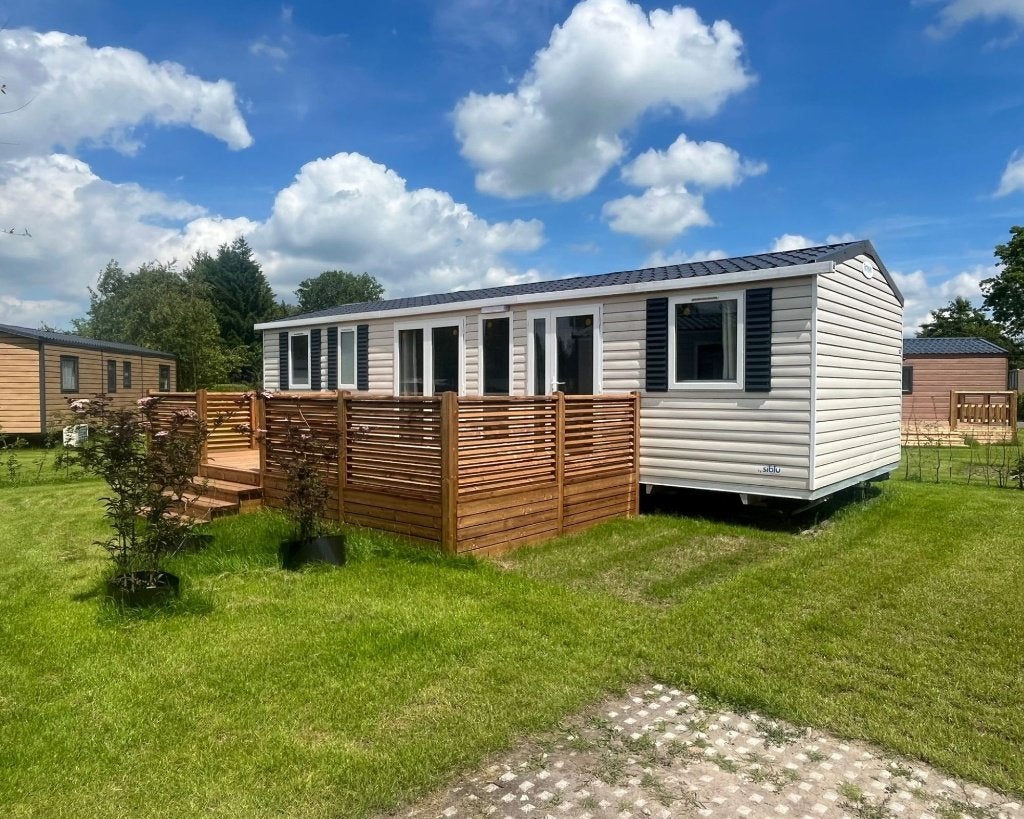 Chalet Drenthe met jaarplaats, 3 slaapkamers, 2 badkamers, Caravans en Kamperen, Tot en met 6