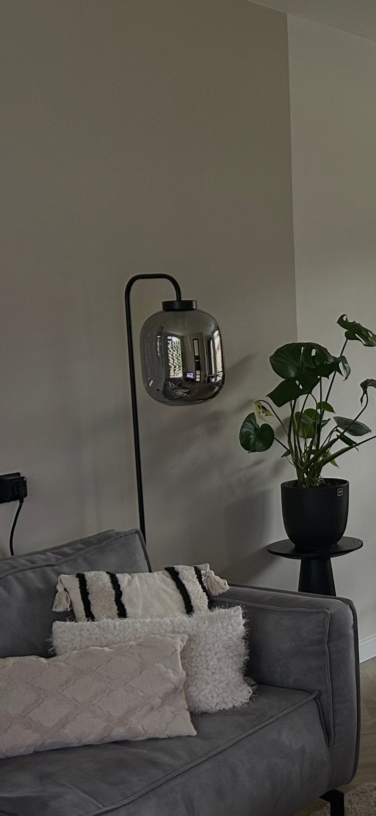 Vloerlamp zwart glas, Huis en Inrichting, Lampen | Vloerlampen, Ophalen, Zo goed als nieuw, Glas, 150 tot 200 cm