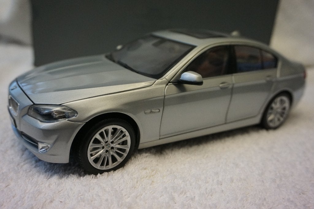 BMW 5 Serie 550i (F10) titaniumzilver 1:18 Norev 80432158011, Ophalen of Verzenden, Gebruikt, Auto, Norev