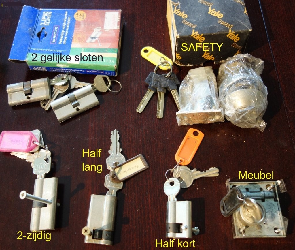 Diverse cilindersloten. 4x Lips en 1x Yale slot, meubelslot., Ophalen, Zo goed als nieuw, Overige materialen, Slot