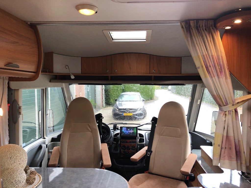 Foto 19 van AUTOMAAT Burstner i690 Elegance LAAG VASTBED 84.000km MOOI!!