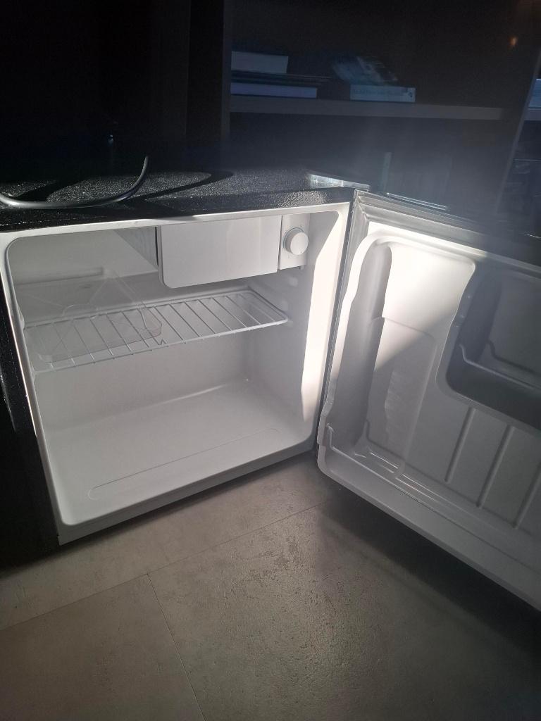 Manta | Mini Koelkast | Vriesunit | MM515PSL, Witgoed en Apparatuur, Koelkasten en IJskasten, Ophalen, Minder dan 85 cm, Klantenservice@boxxer.nl