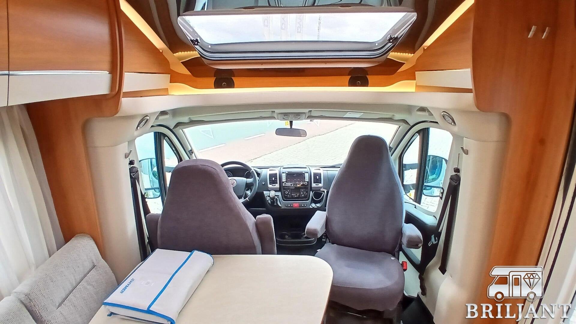 Foto 10 van Fiat Hymer T568 automaat/Enkelebedden/L-zit