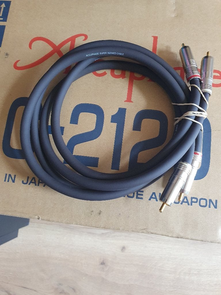 Accuphase super refined line RCA  2x 1m lang, Ophalen of Verzenden, Zo goed als nieuw, Minder dan 2 meter, Interlink-kabel