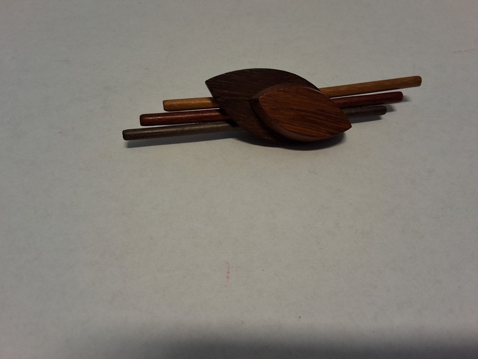 Unieke handgemaakte houten broche - abstract design, Ophalen of Verzenden