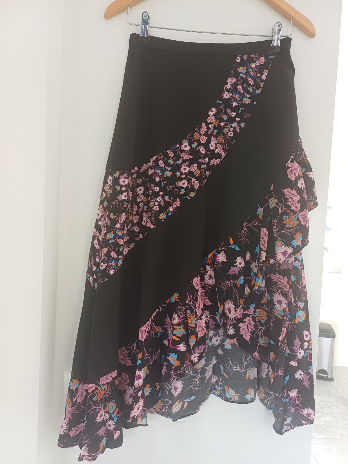 Sandro Paris rok model „Kylie“ met roesels maat S
Nieuwprijs, Maat 38/40 (M), Meerkleurig, Sandro, Ophalen of Verzenden