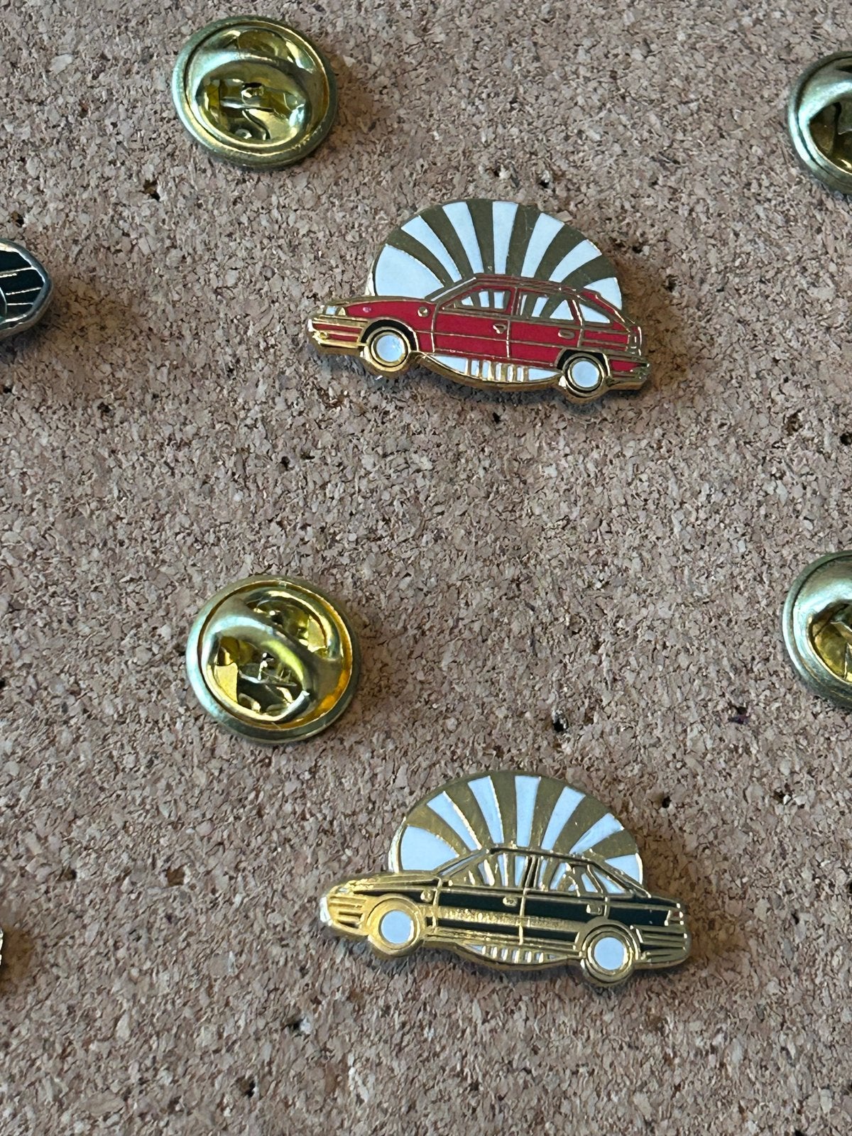 Auto pins  - Rood of Zwart, Ophalen of Verzenden, Nieuw, Transport, Speldje of Pin