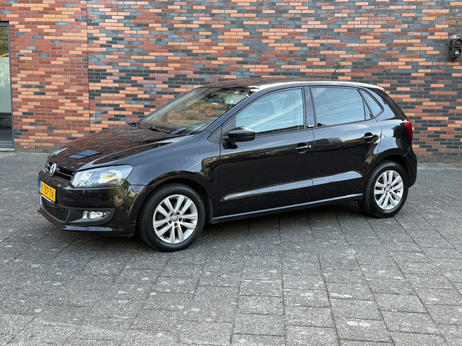 Volkswagen Polo 1.2 STYLE AIRCO/STOELVERWARMING/VERKOCHT!!!, Voorwielaandrijving, Dealer onderhouden, 40 €/maand, Zwart