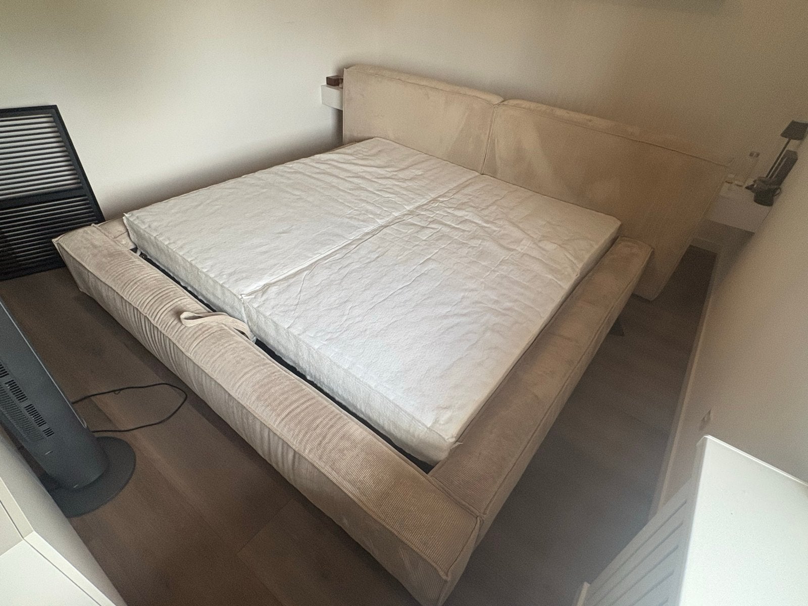 WESTWING COLLECTION Lennon Bed 200x200 cm, Ophalen, Beige, Tweepersoons, Zo goed als nieuw