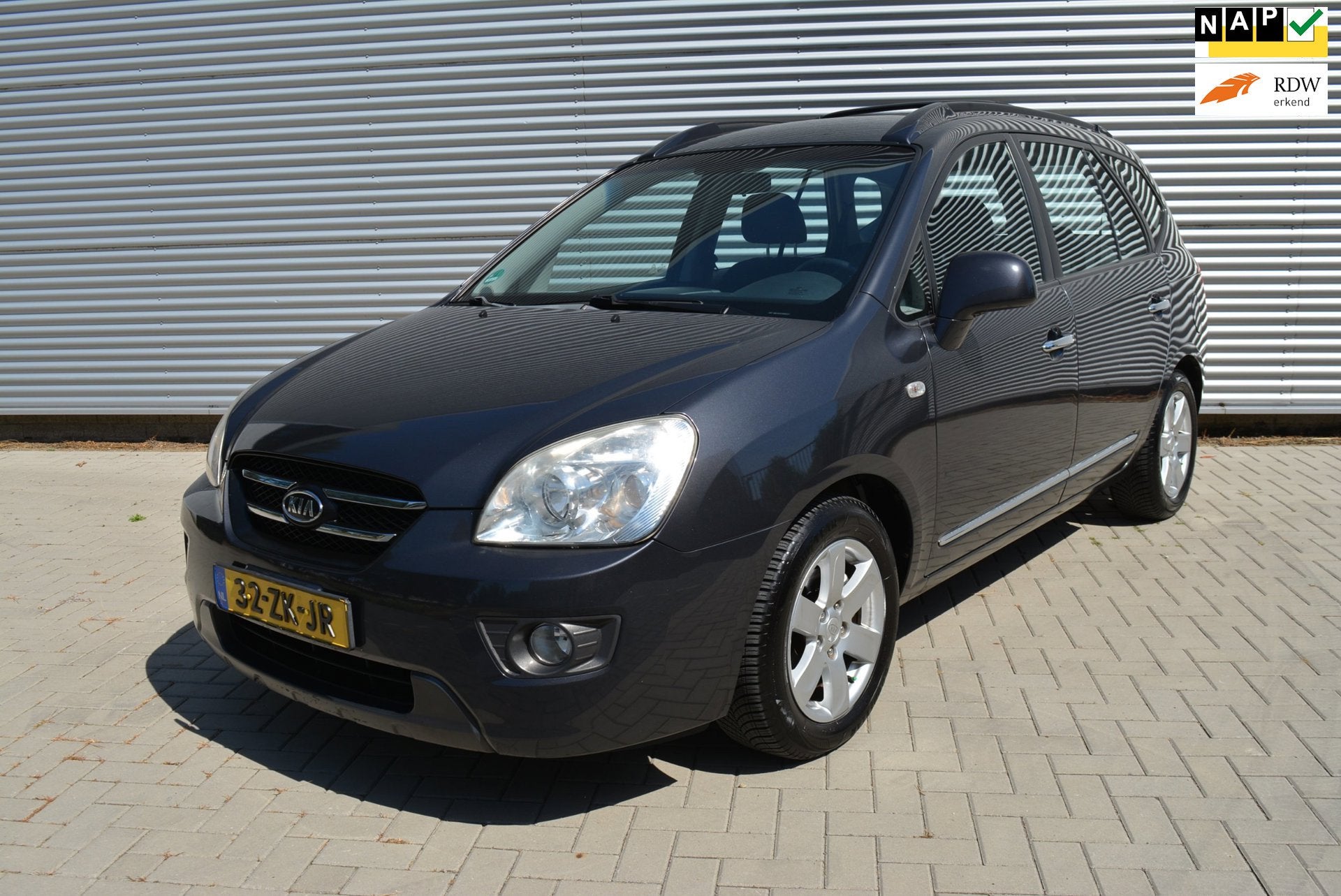 Kia Carens 2.0 CVVT X-ecutive | Airco-Ecc | L.M. Velgen | Tr, Voorwielaandrijving, 1998 cc, Stof, Gebruikt