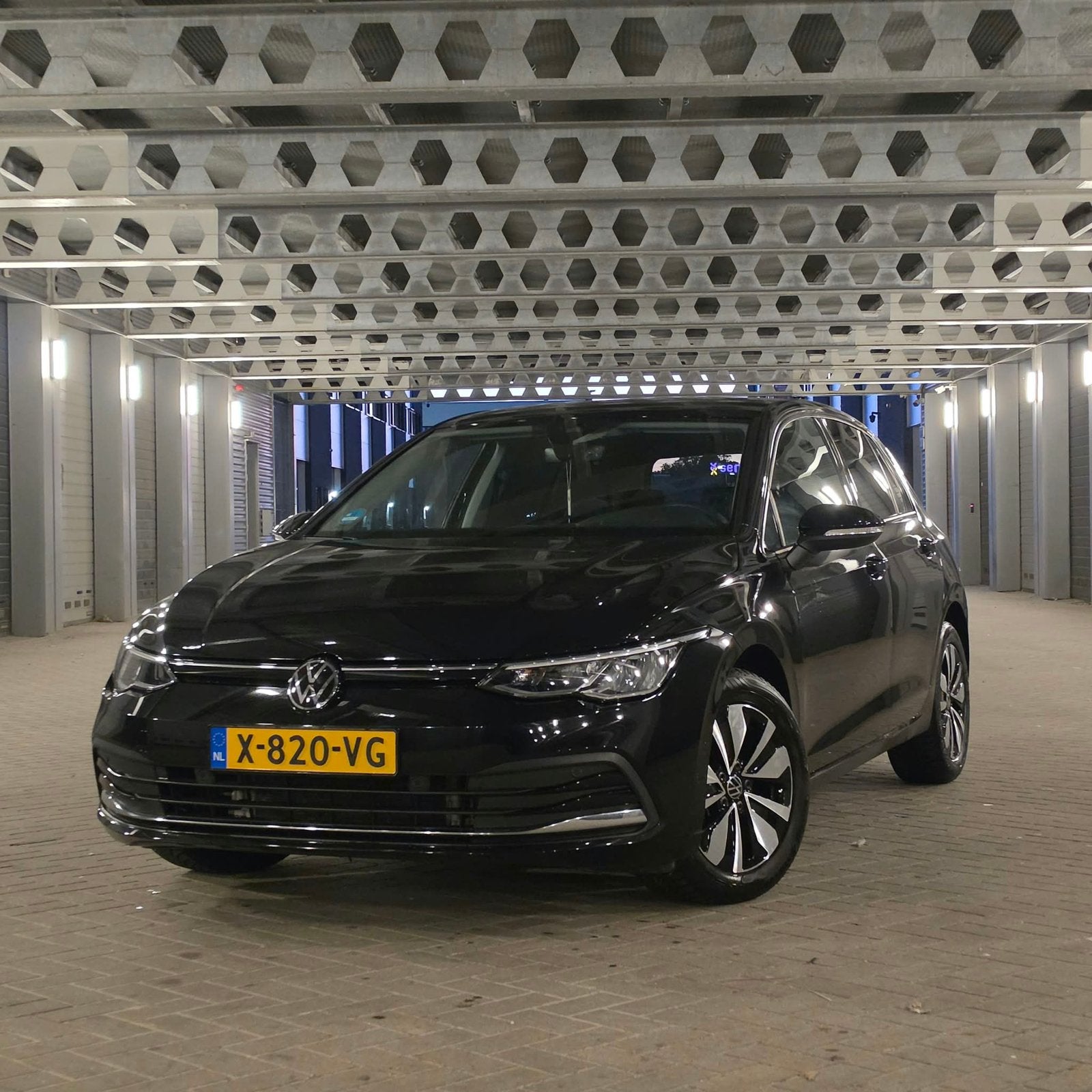 Volkswagen Golf 1.0 Etsi 110pk 7-DSG 2023 Zwart, Auto's, Stof, Euro 6, Zwart, 1202 kg