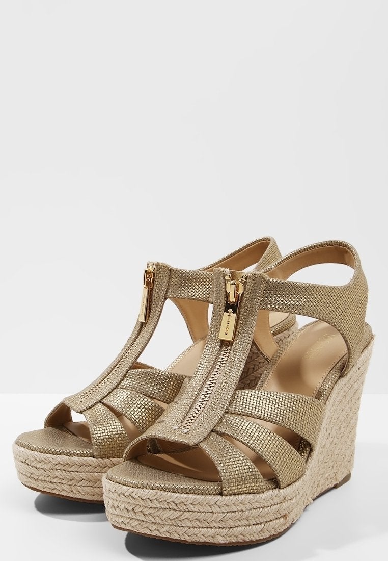 Gouden Michael Kors sleehak38,5 sandalen met rits, Overige kleuren, Verzenden, Sandalen of Muiltjes, Zo goed als nieuw