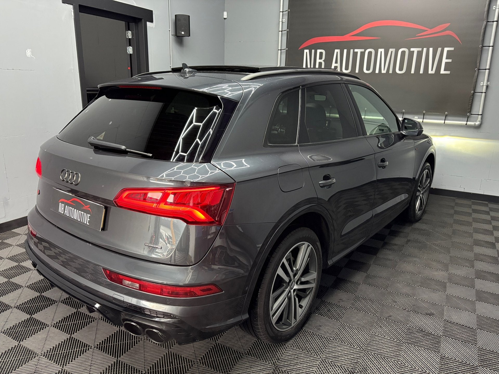 Audi Q5 55 TFSI e Quattro Competition S-line, Dealer onderhouden, 4 cilinders, Bedrijf, Hybride Elektrisch/Benzine