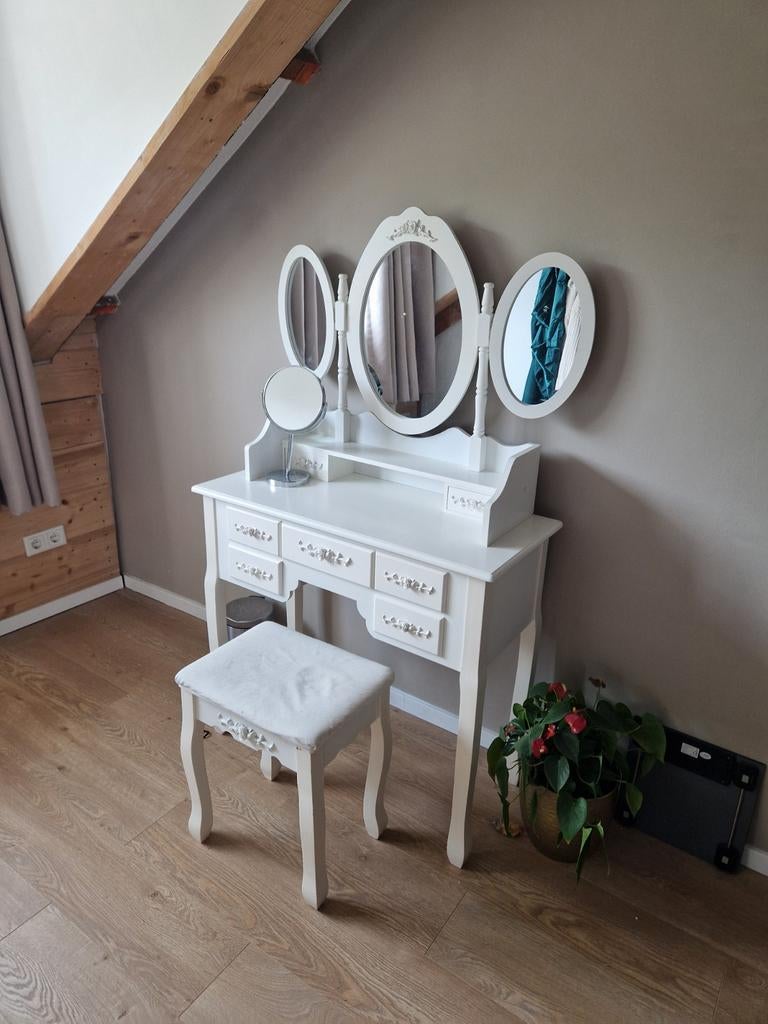 Witte kaptafel met 3 spiegels en krukje, Ophalen, Klassiek, 50 tot 100 cm, Zo goed als nieuw