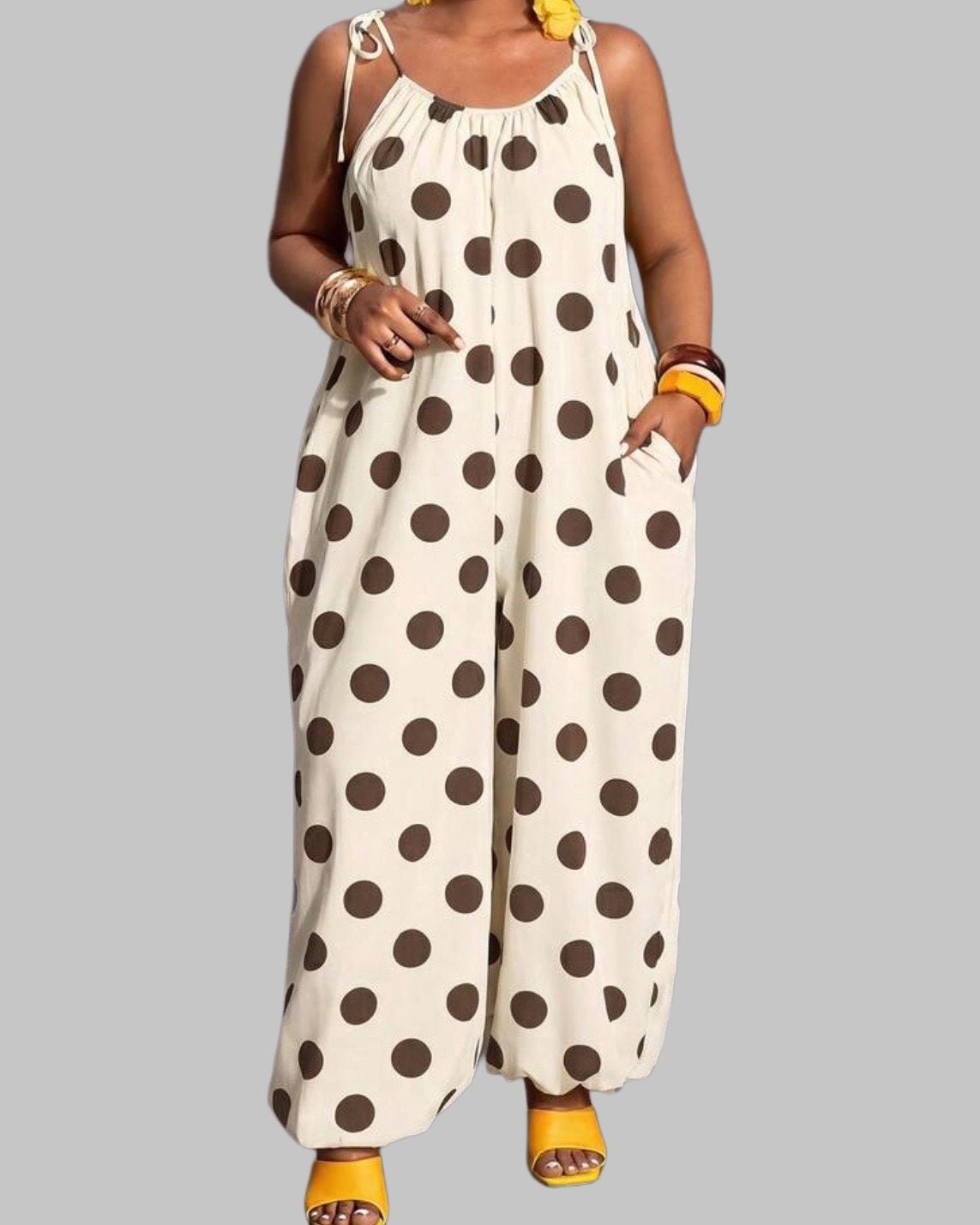 Trendy Polkadot Jumpsuit (44-52), Kleding | Dames, Verzenden, Nieuw, Beige, Broek of Spijkerbroek