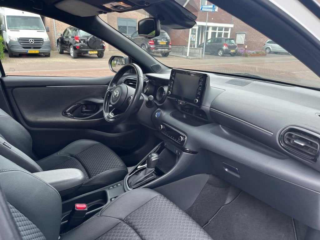 Toyota YARIS 1.5 HYBRID LAUNCH EDITION / CAMERA / CARPLAY /, Auto's, 450 kg, Gebruikt, Euro 6, 450 kg