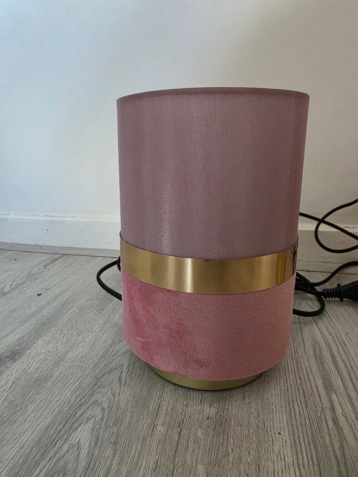 Roze fluwelen tafellamp met gouden accent, Ophalen, Met schakelaar, Modern, Roze
