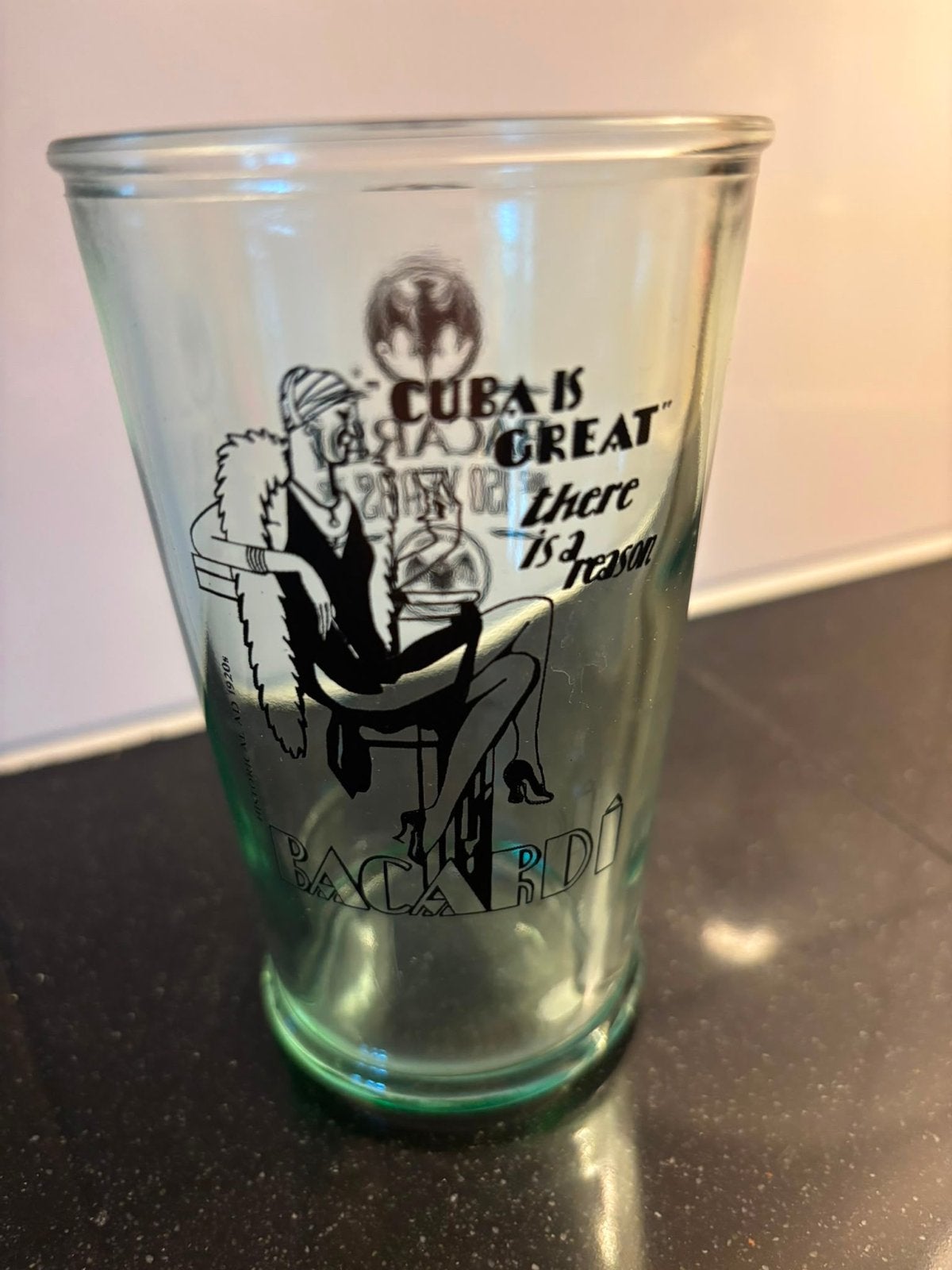 Bacardi 150 Jaar Limited Edition Glas - Cuba Is Great, Ophalen of Verzenden, Zo goed als nieuw, Meerkleurig, Overige merken