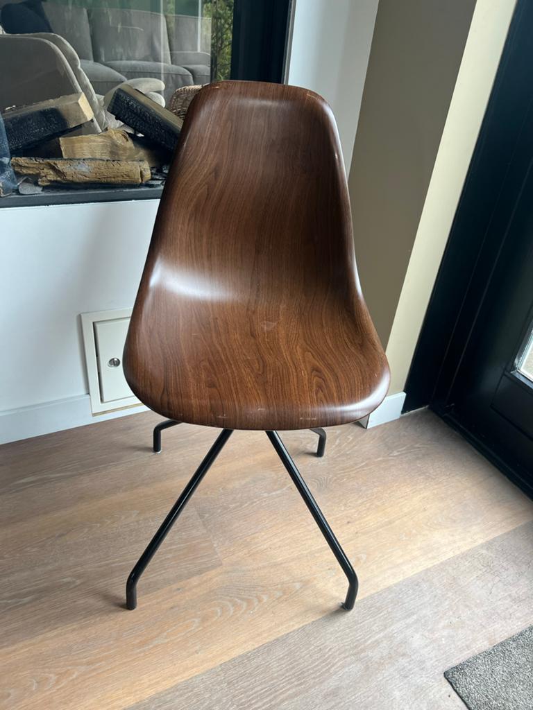 Kuip stoel- Walnoot fineer, Huis en Inrichting, Stoelen, Ophalen, Gebruikt, Zwart, Eén