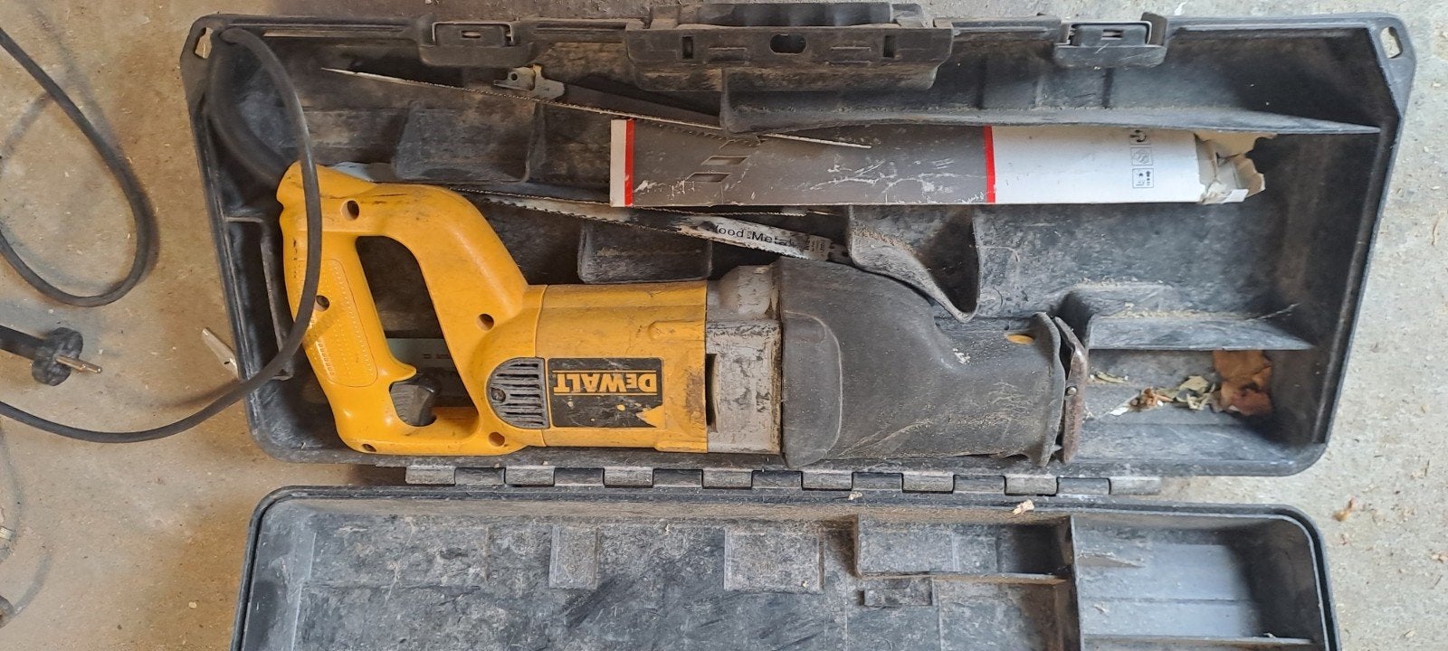 DeWalt Reciprozaag DWE305PK met koffer en zaagbladen, Ophalen, Gebruikt, DeWalt, 600 tot 1200 watt