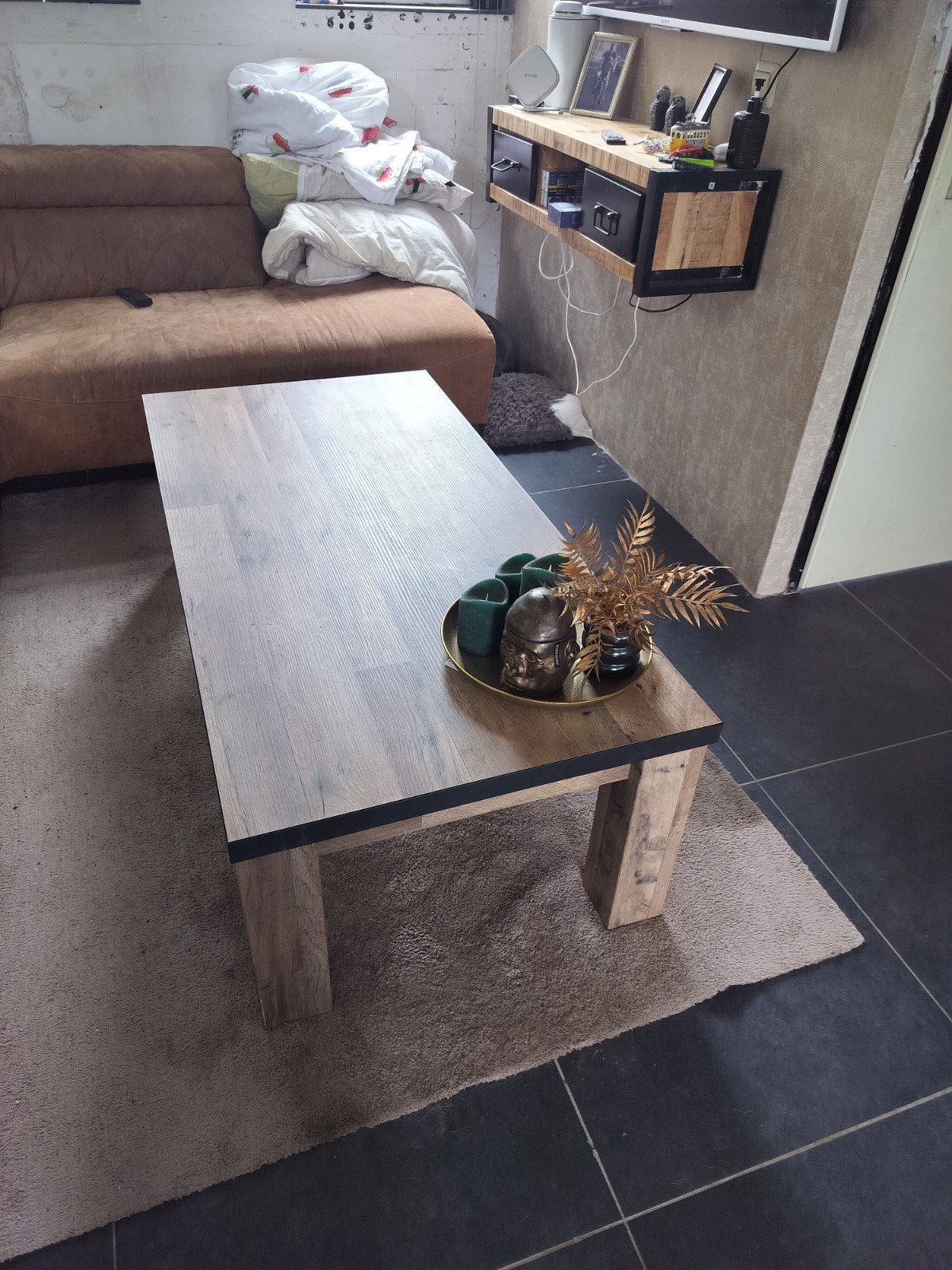 Complete woonkamerset, Gebruikt, Rond, Modern industrieel, Vier personen