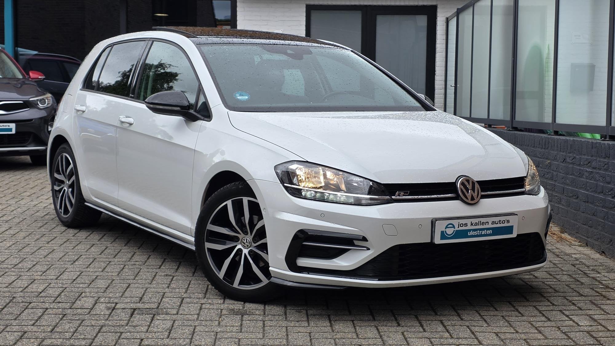 Volkswagen Golf 1.0 TSI Highline R-Line 115pk Navi, Camera,, Auto's, Gebruikt, Wit, Bedrijf, Handgeschakeld