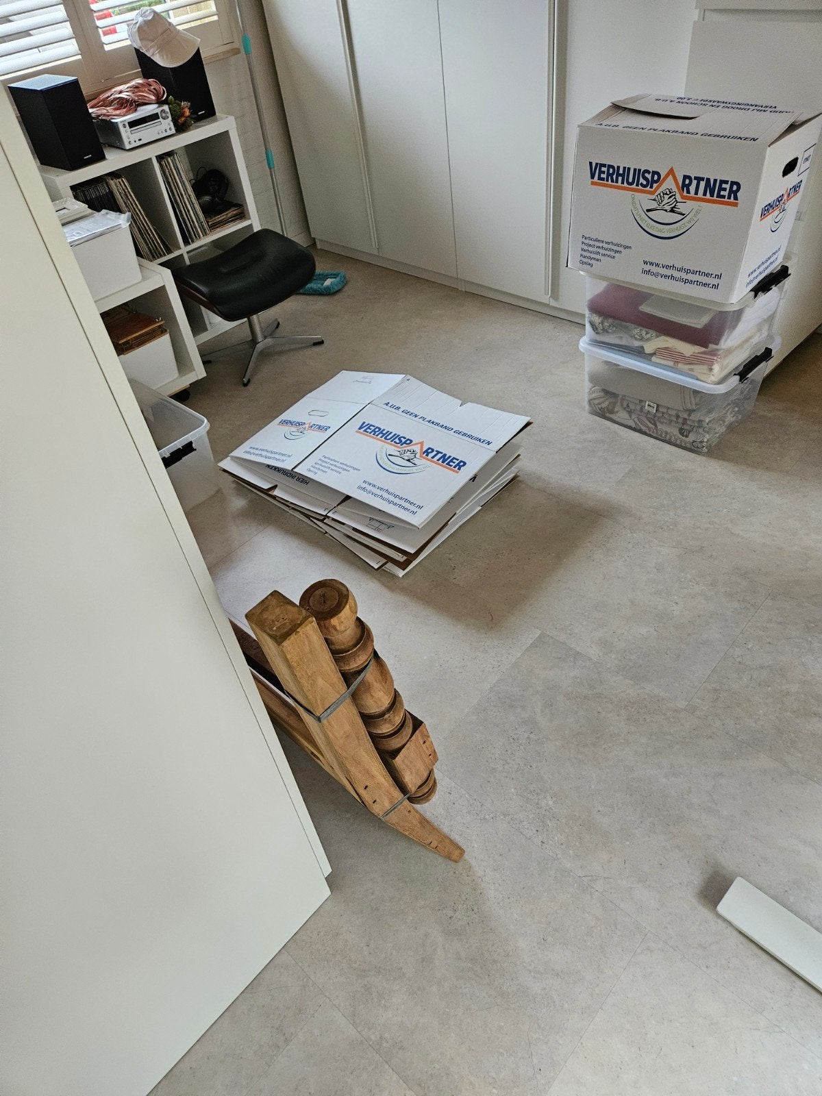 16 verhuisdozen en inpakpapier gratis, Ophalen, Zo goed als nieuw