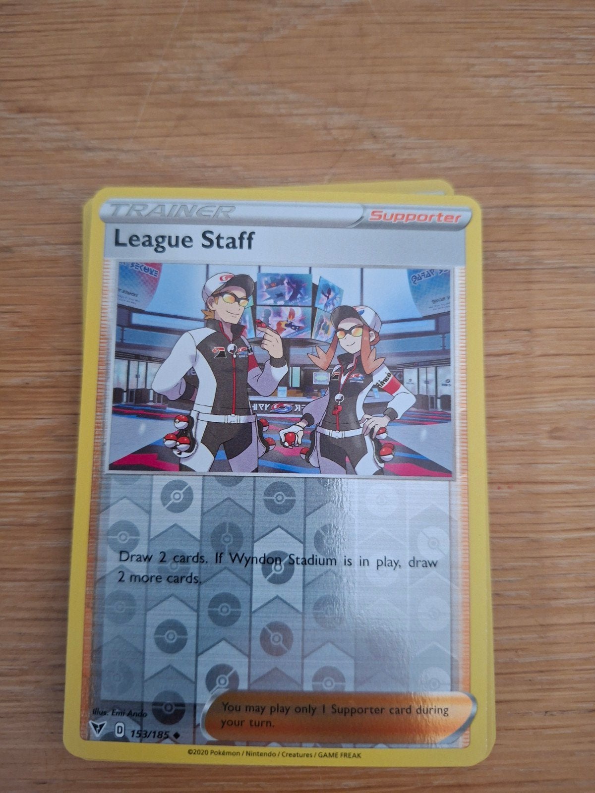 Pokémon TCG: League Staff 153/185 Reverse Holo Vivid Voltage, Hobby en Vrije tijd, Verzamelkaartspellen | Pokémon, Ophalen of Verzenden