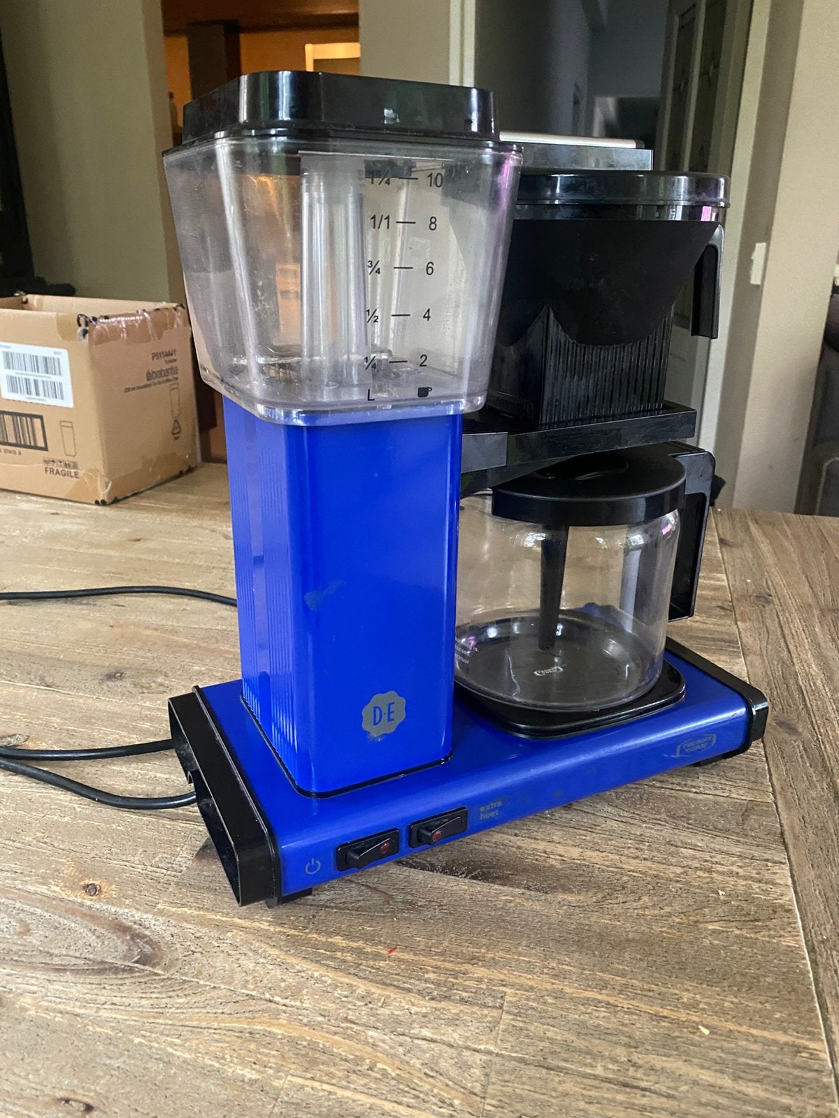 Douwe Egberts Technivorm in blauw, Gebruikt, 10 kopjes of meer, Koffiemachine, Gemalen koffie
