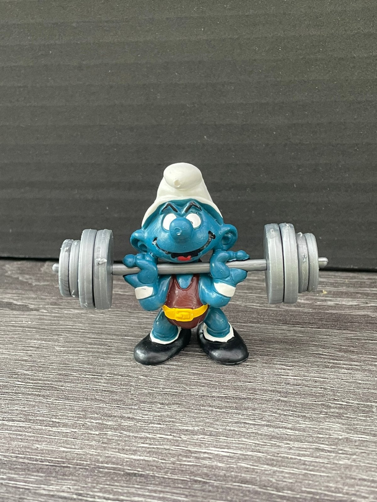 Smurf met halter - Vintage Smurfen figuurtje, Verzamelen, Smurfen, Ophalen of Verzenden, Gebruikt, Overige Smurfen, Poppetje, Figuurtje of Knuffel