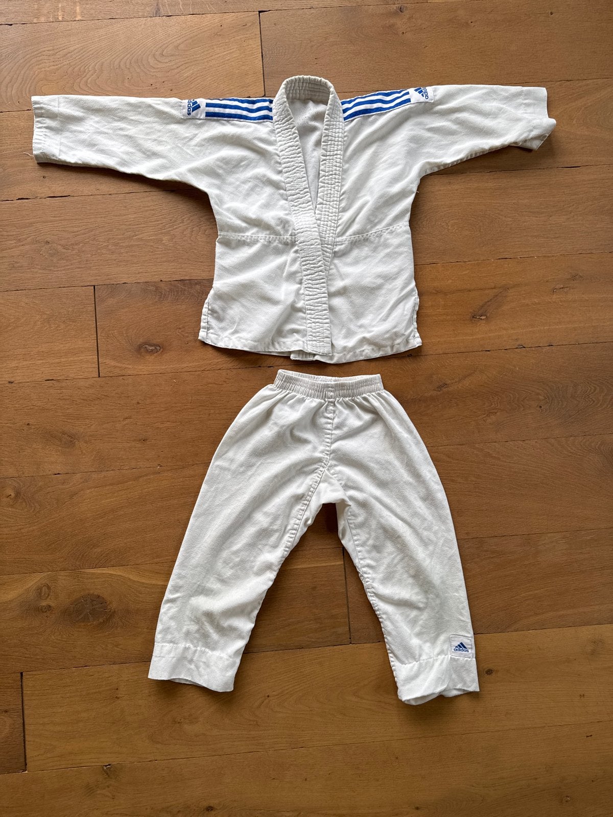 Adidas Judopak 120/130 cm - Gebruikt, Sport en Fitness, Vechtsporten en Zelfverdediging, Ophalen, Gebruikt, Judo, Vechtsportpak
