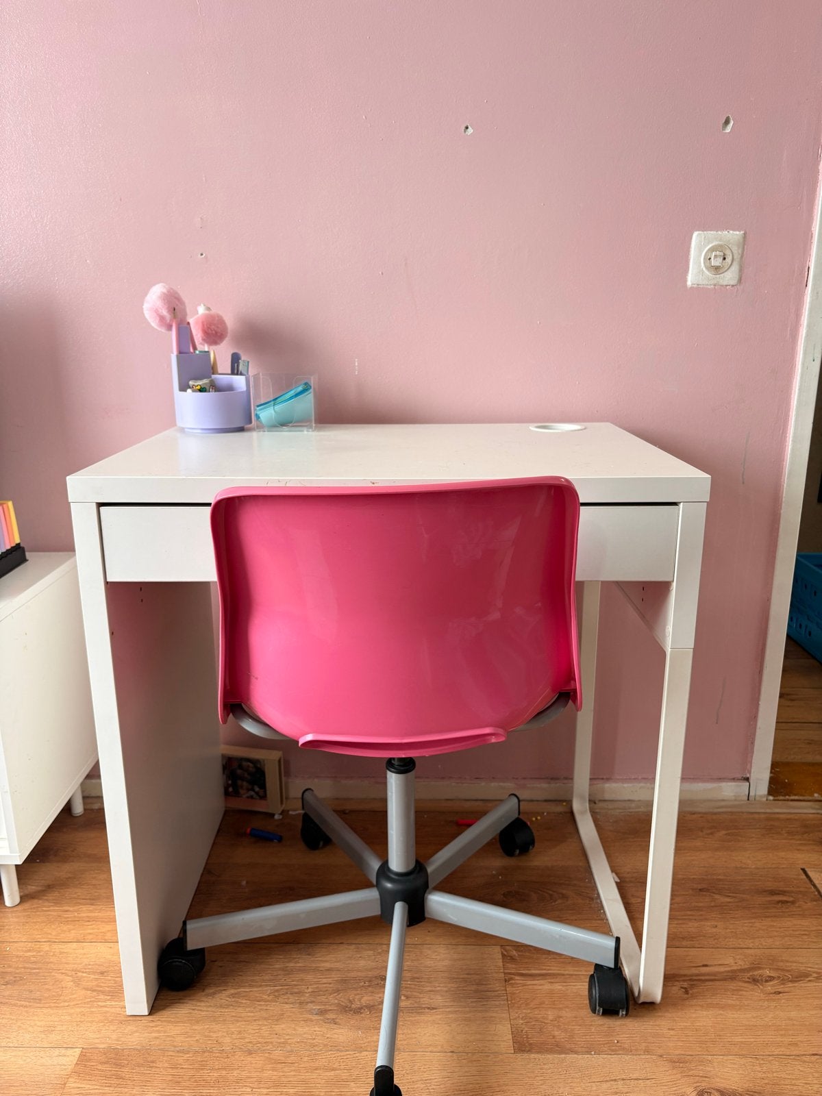 Ikea micke bureau (evt incl stoel), Huis en Inrichting, Bureaus, Ophalen, Gebruikt, Met lades, 50 cm