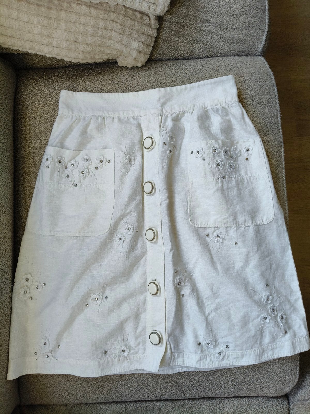 D&G Dolce & Gabbana witte rok met borduursels, Kleding | Dames, Rokken, Zo goed als nieuw, Maat 38/40 (M), Wit, Knielengte, Ophalen of Verzenden