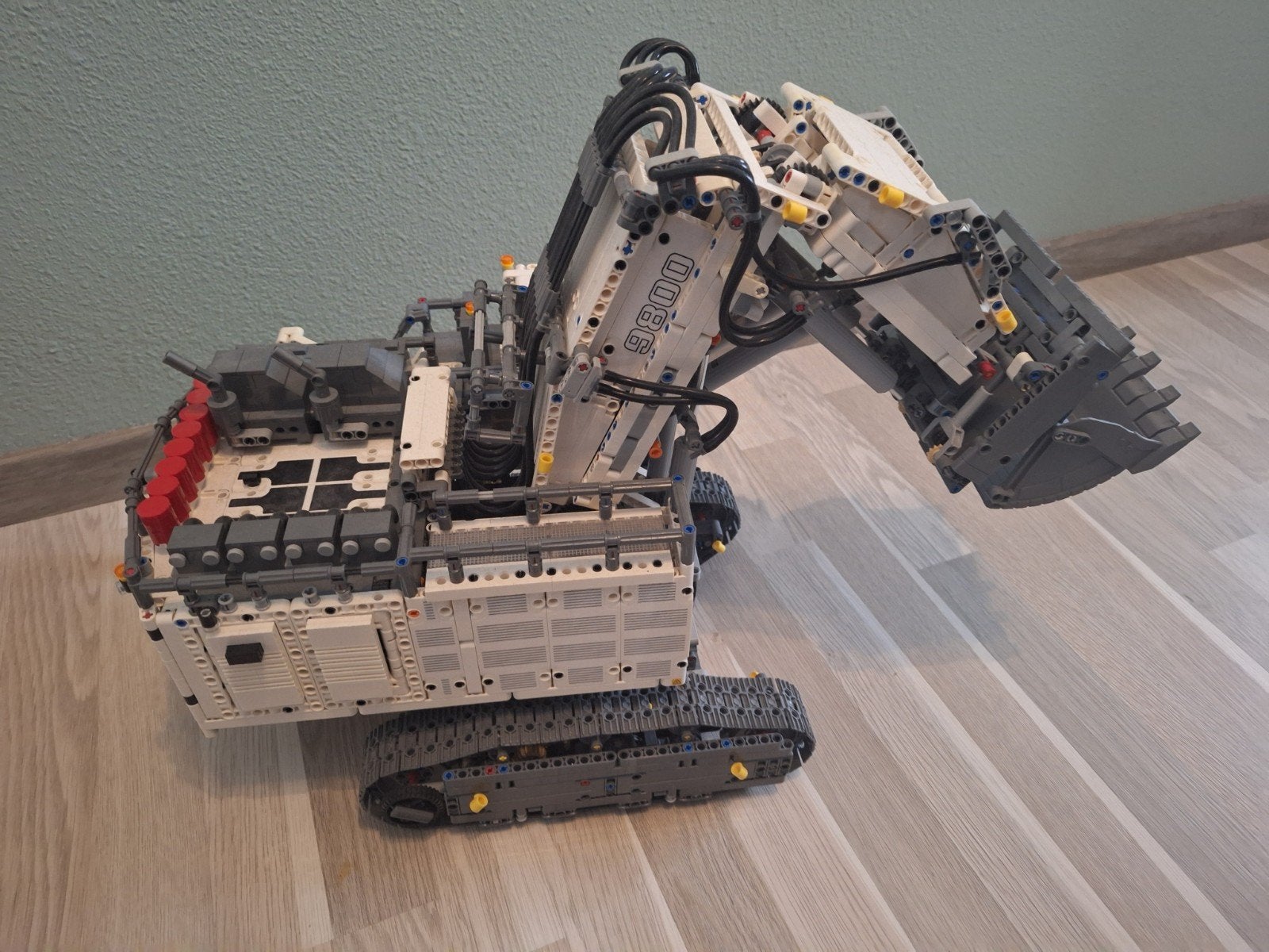 Foto 6 van Lego Technic Liebherr R 9800 Graafmachine (42100)