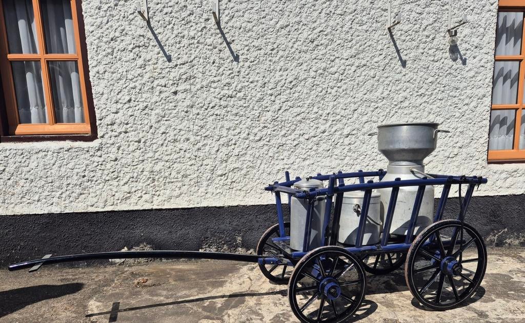 Antieke bolderwagen met melkbussen, Dieren en Toebehoren, Paarden en Pony's | Overige Paardenspullen, Ophalen