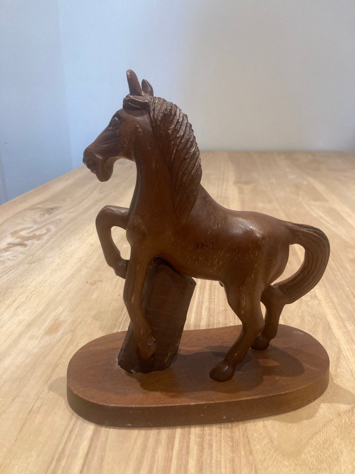 Houten paard beeldje, Antiek en Kunst, Kunst | Beelden en Houtsnijwerken, Ophalen of Verzenden, Hout