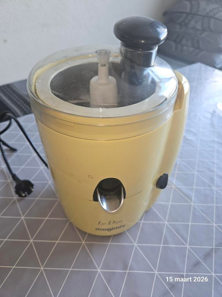 Magimix Le Duo Sapcentrifuge/Citruspers - Geel, Ophalen of Verzenden, Gebruikt, Elektrisch, Sapcentrifuge