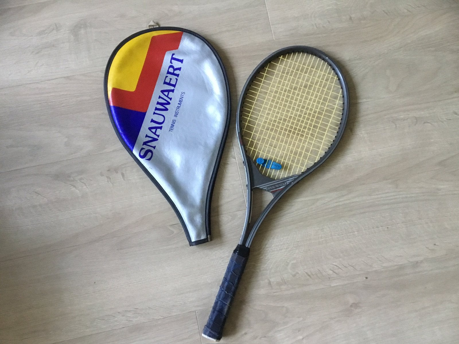 Tennis racket   €12.00.   Snauwaert, Ophalen of Verzenden, Zo goed als nieuw, Racket, Overige merken