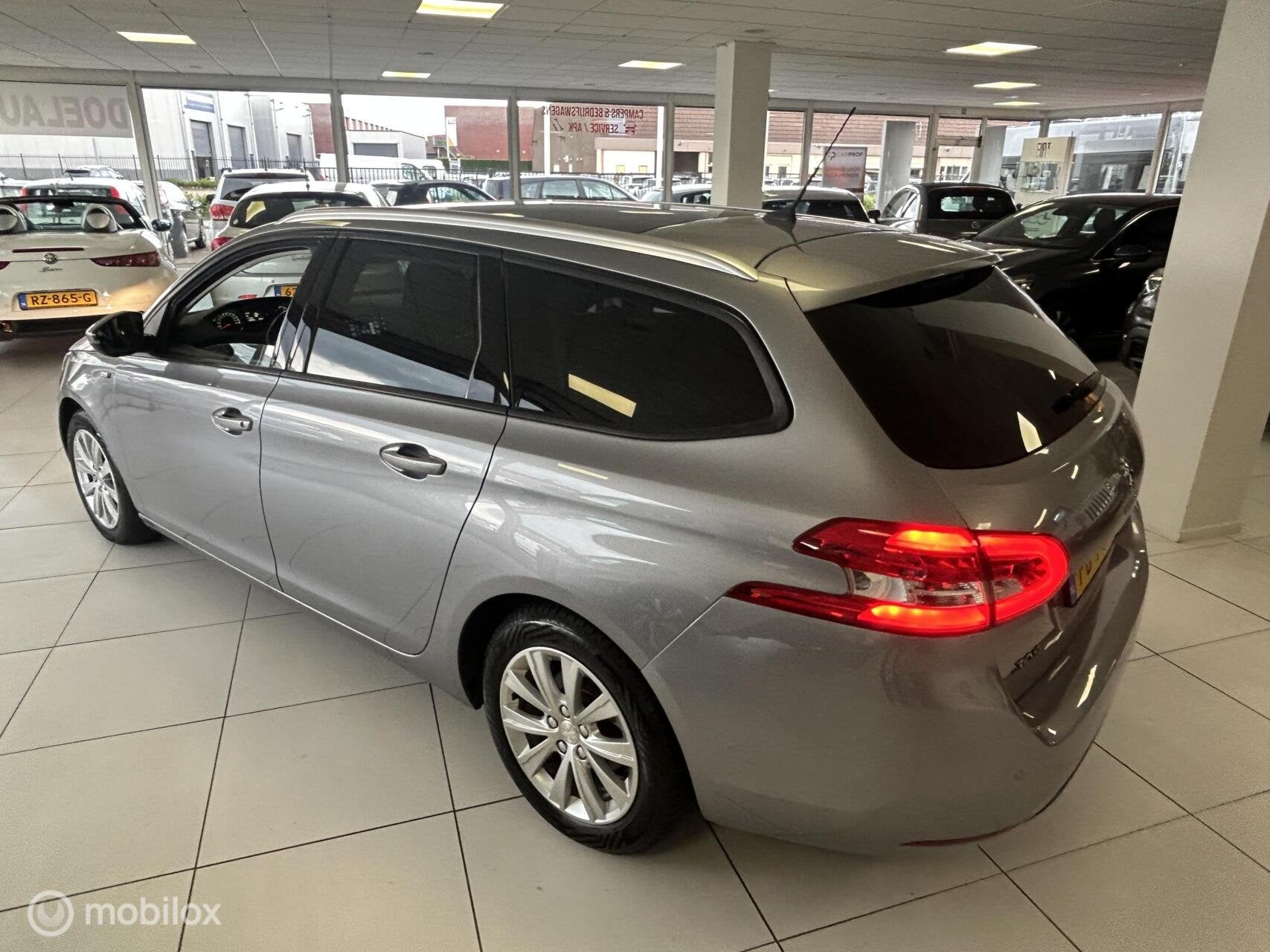 Peugeot 308 SW 1.2 110pk Style Distributie vervangen, Auto's, Peugeot, Voorwielaandrijving, Gebruikt, Euro 6, 1199 cc