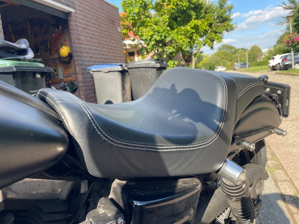 Motorzadel voor een Harley-Davidson Dyna Streetbob, Motoren, Ophalen of Verzenden, Gebruikt