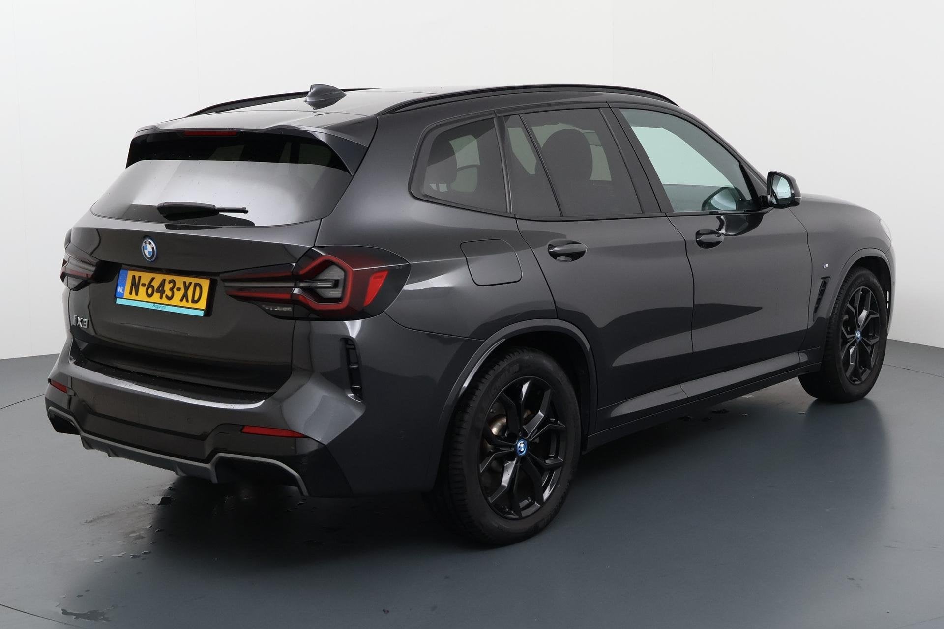 Foto 5 van BMW iX3 Executive 80 kWh Elektrisch rijden met stijl en een